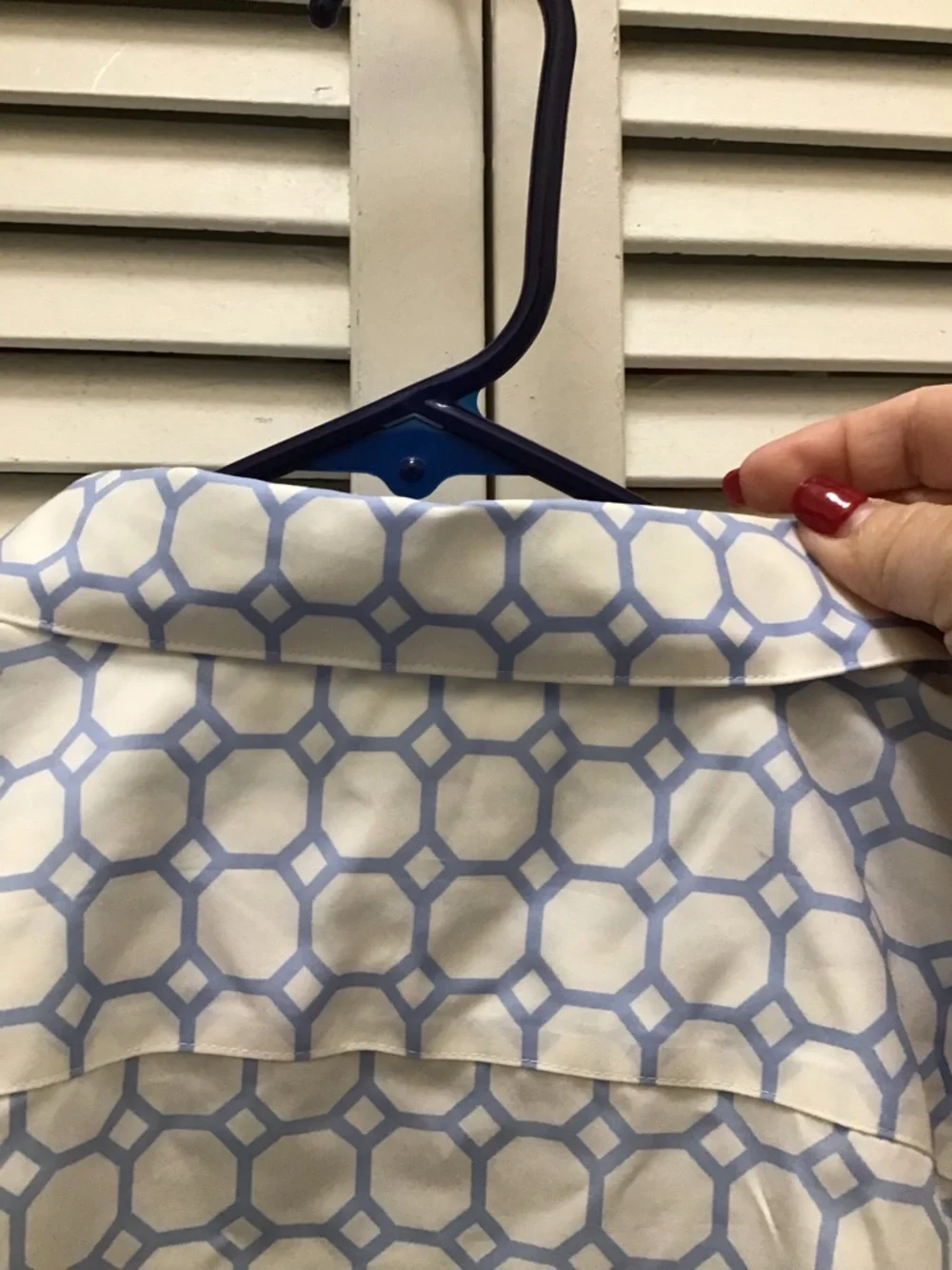 Lands' End Women's White Button-Down Shirt with Light Blue Geometric Pattern - Picture 4 of 5